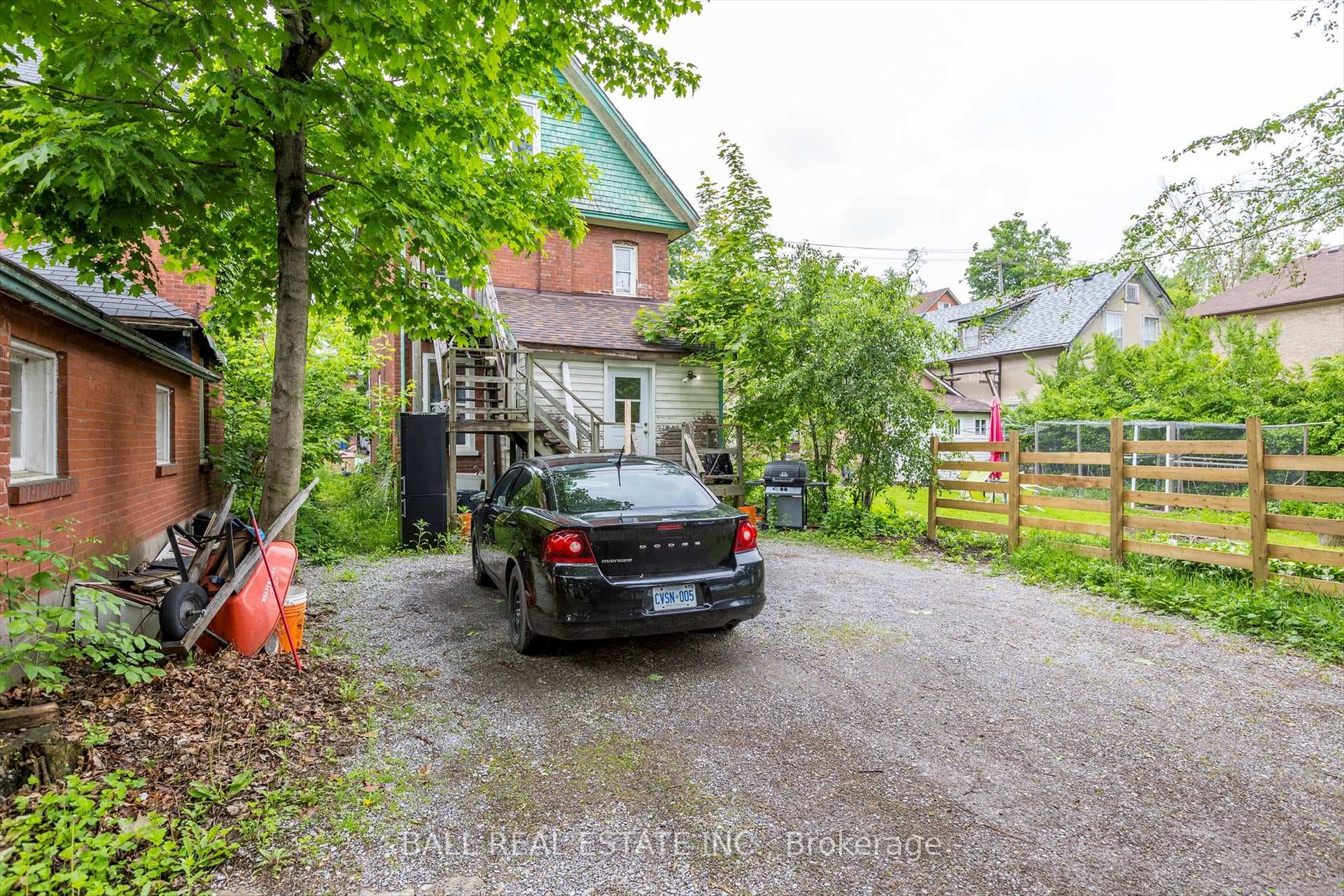 576 Bethune Street photo 48