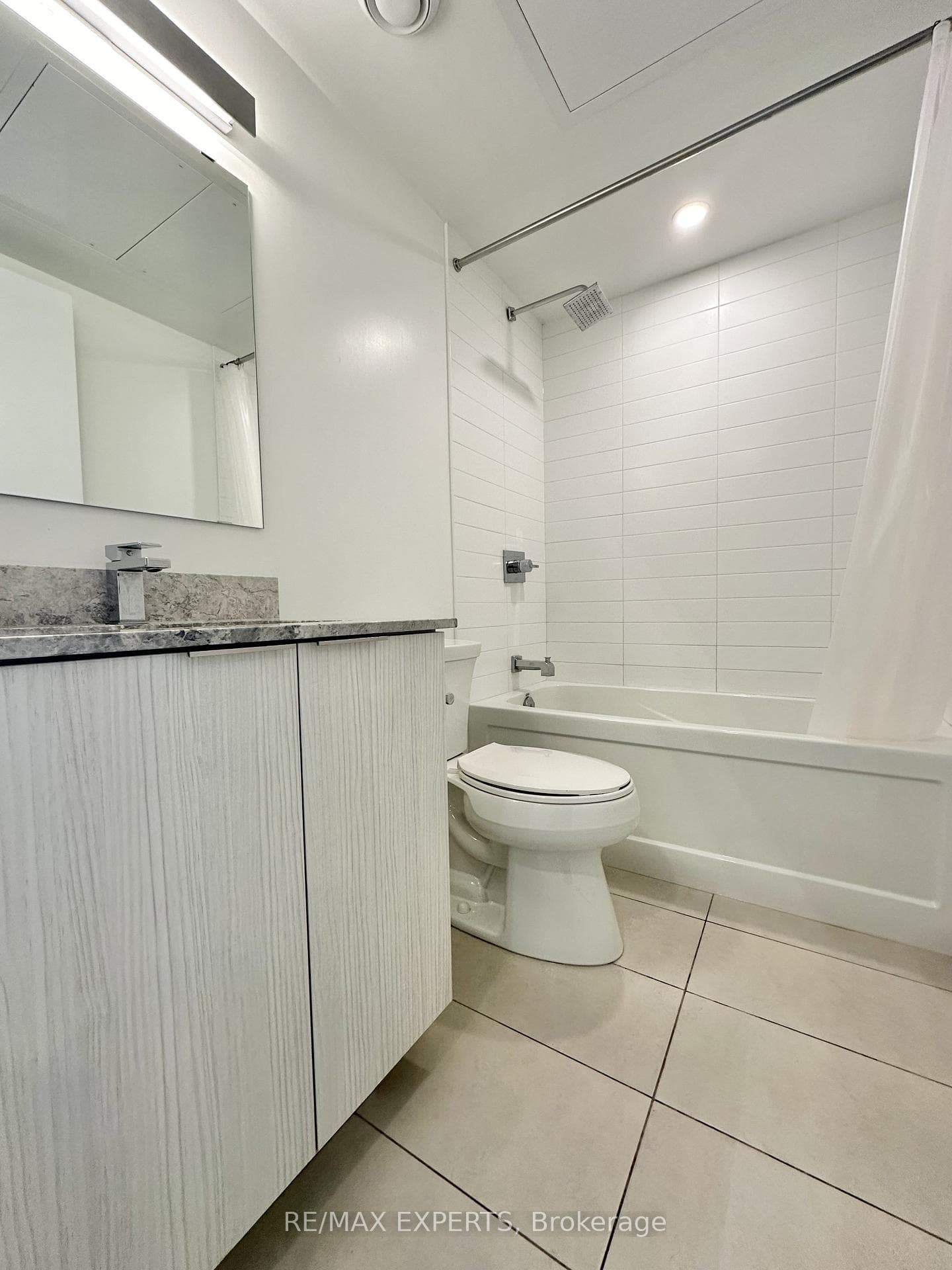 501 Yonge Street Unit 1310 photo 5