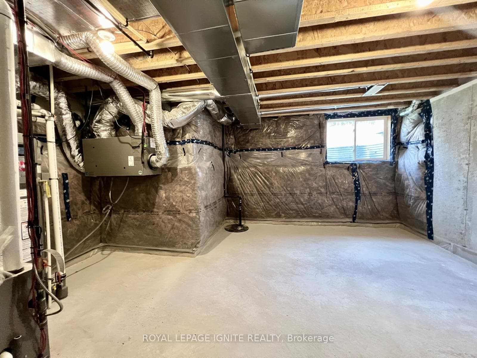 552 Hudson Crescent photo 31