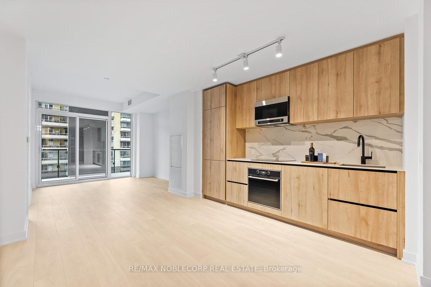 127 Broadway Avenue Unit 814 photo 12
