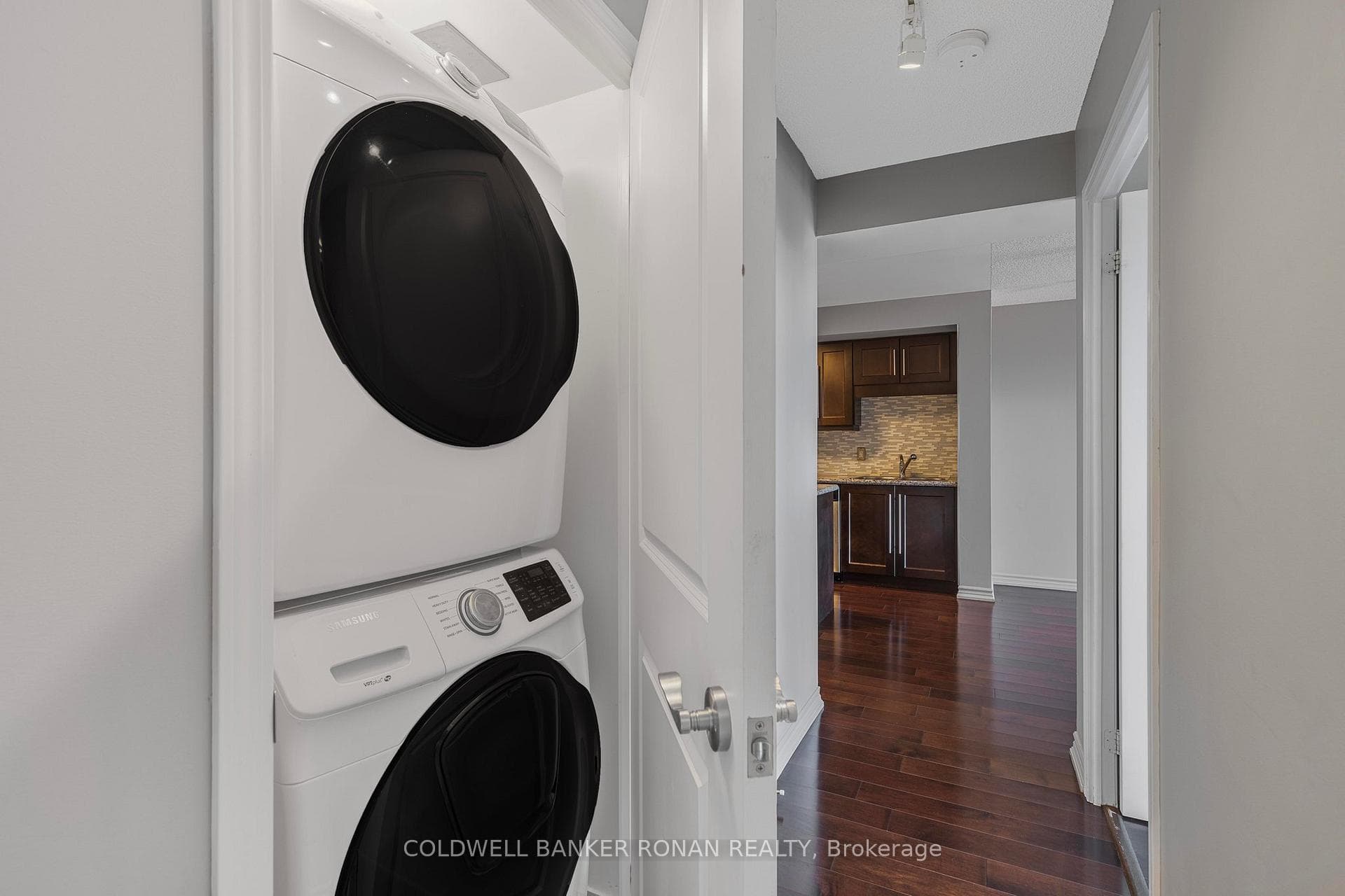 18 Harding Boulevard Unit 1203 photo 17