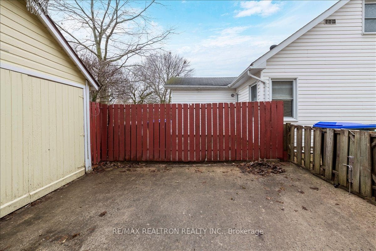 108 Eighth Street photo 17