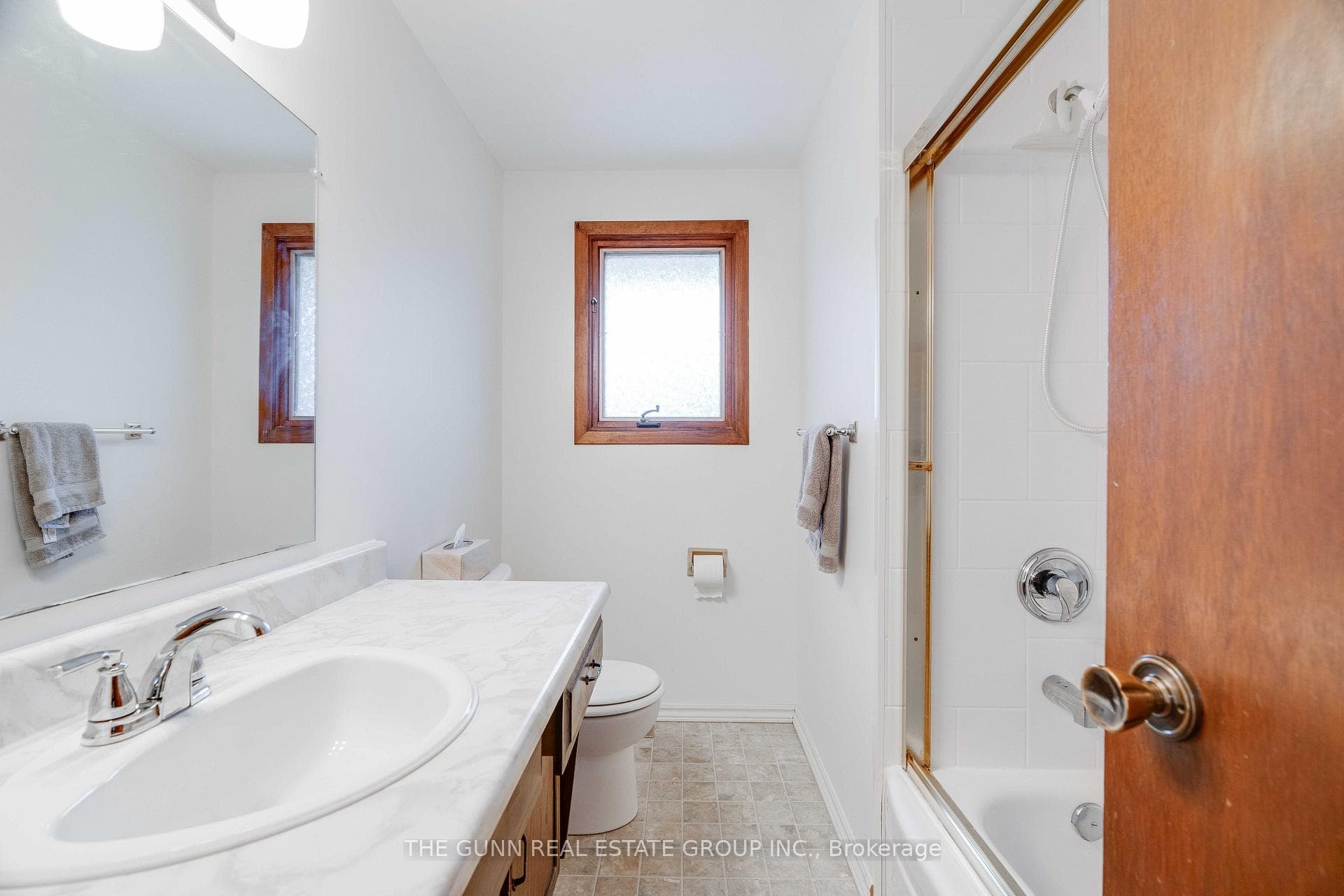 53 Haliburton Crescent photo 19