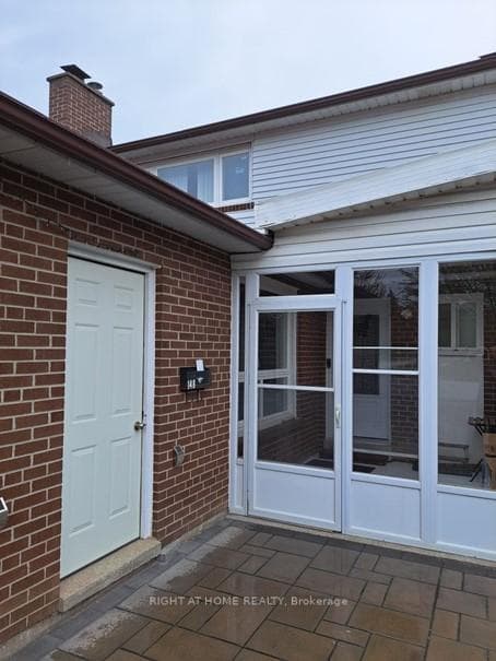 148 Sexton Crescent photo 2