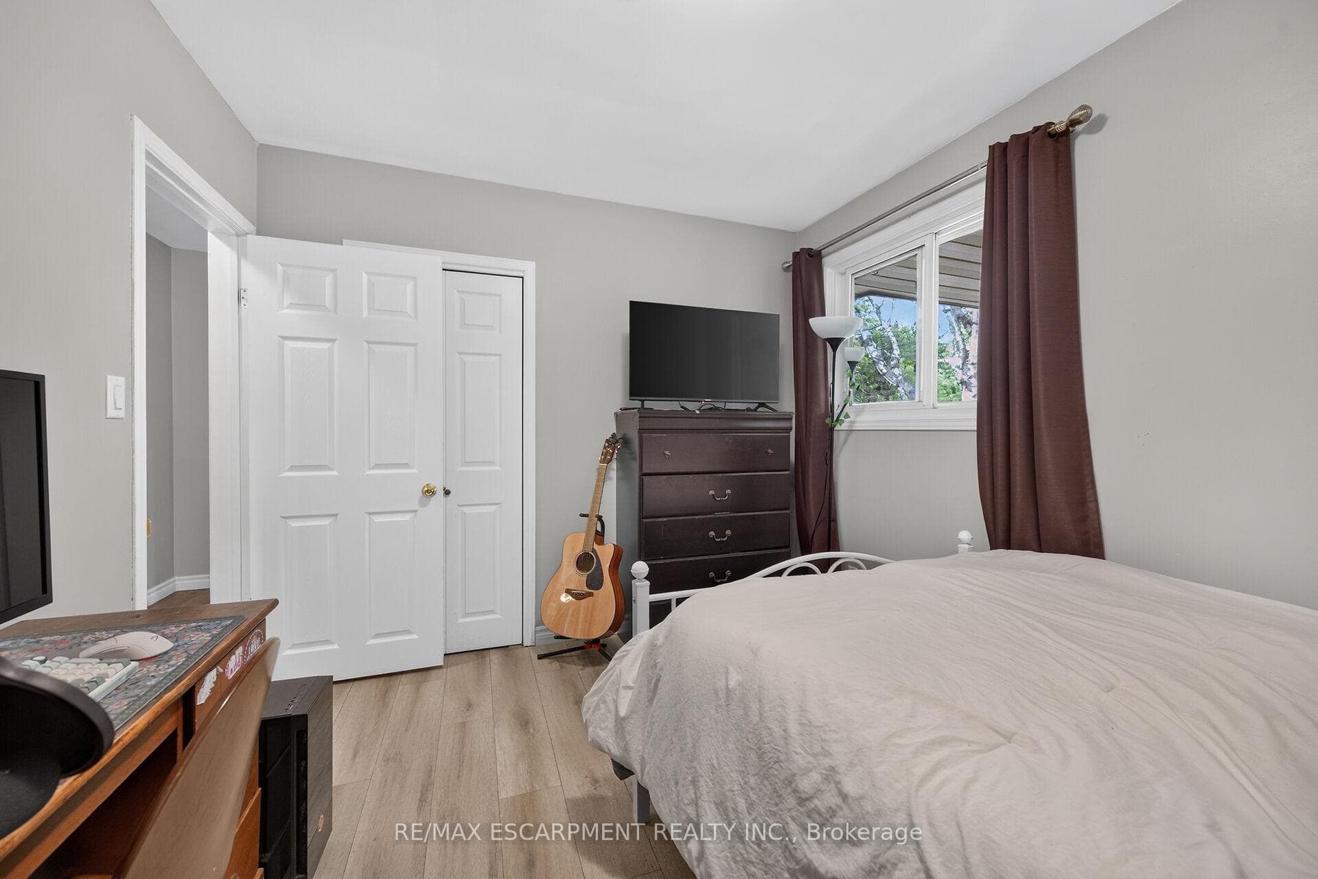 251 Mackenzie Crescent photo 24