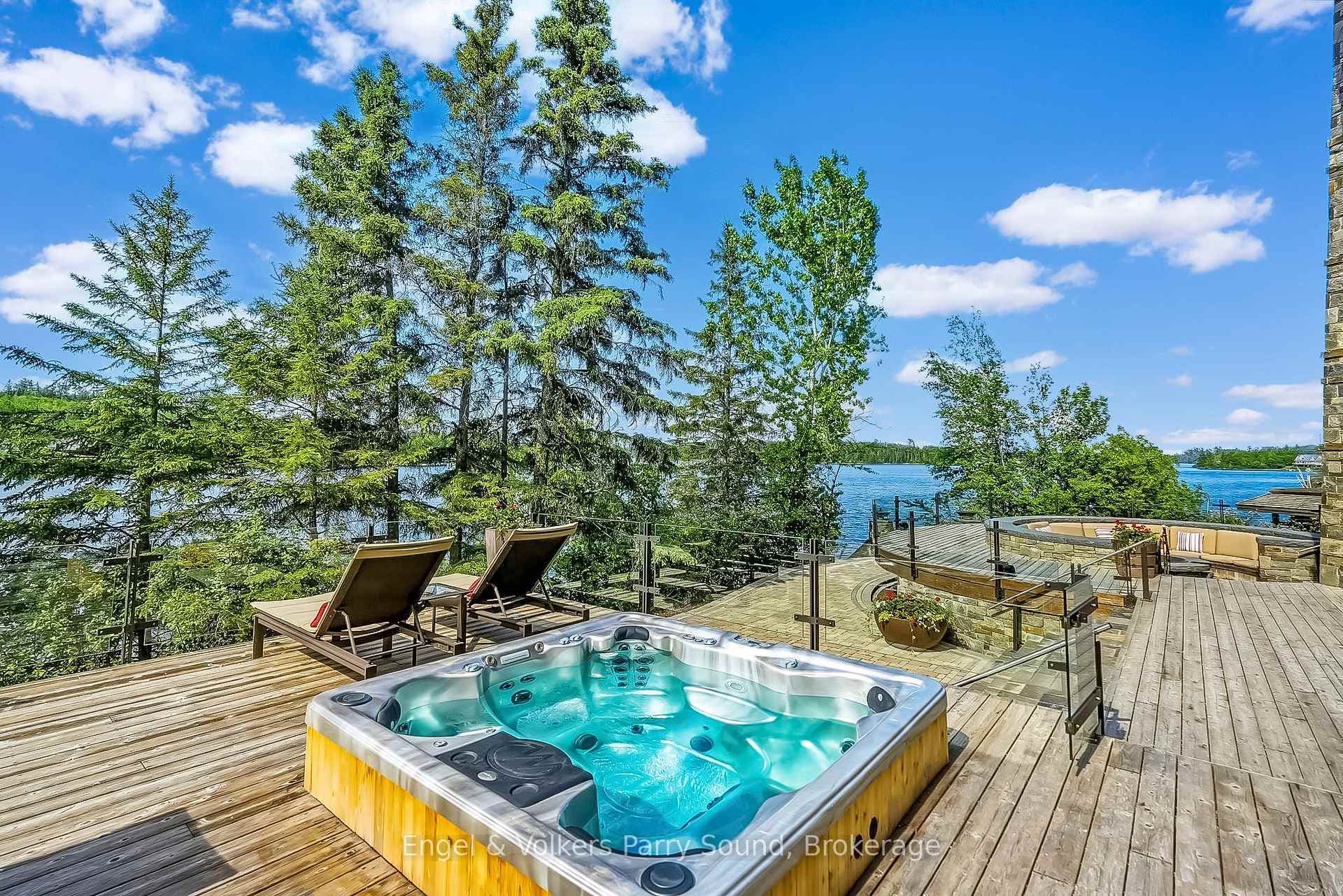 Outside Lounge Area with Hottub