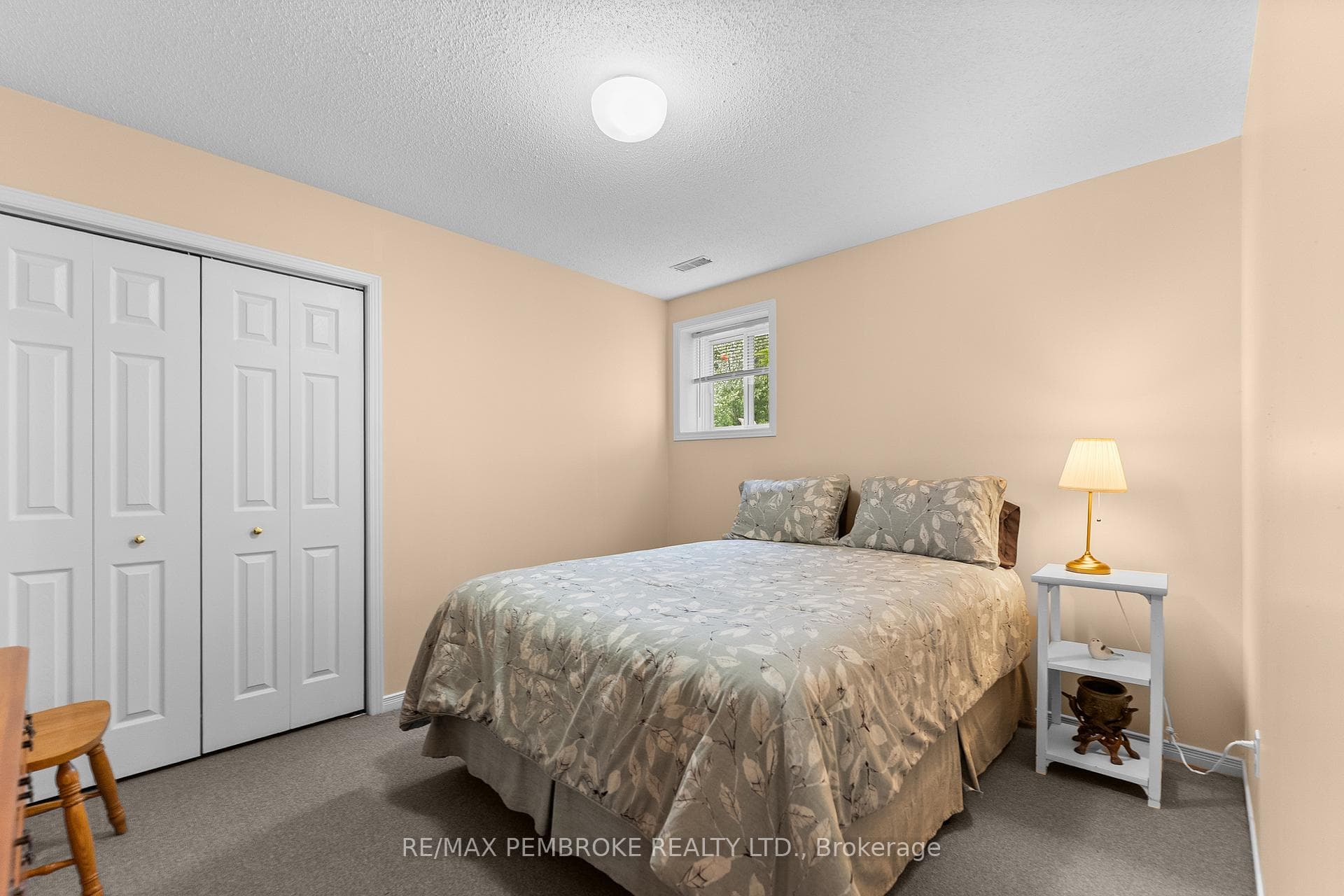 44 Ravenwood Crescent photo 30