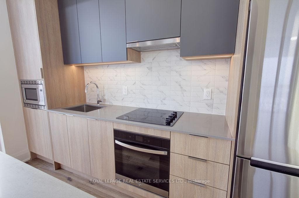 3079 Trafalgar Road Unit 2009 photo 8