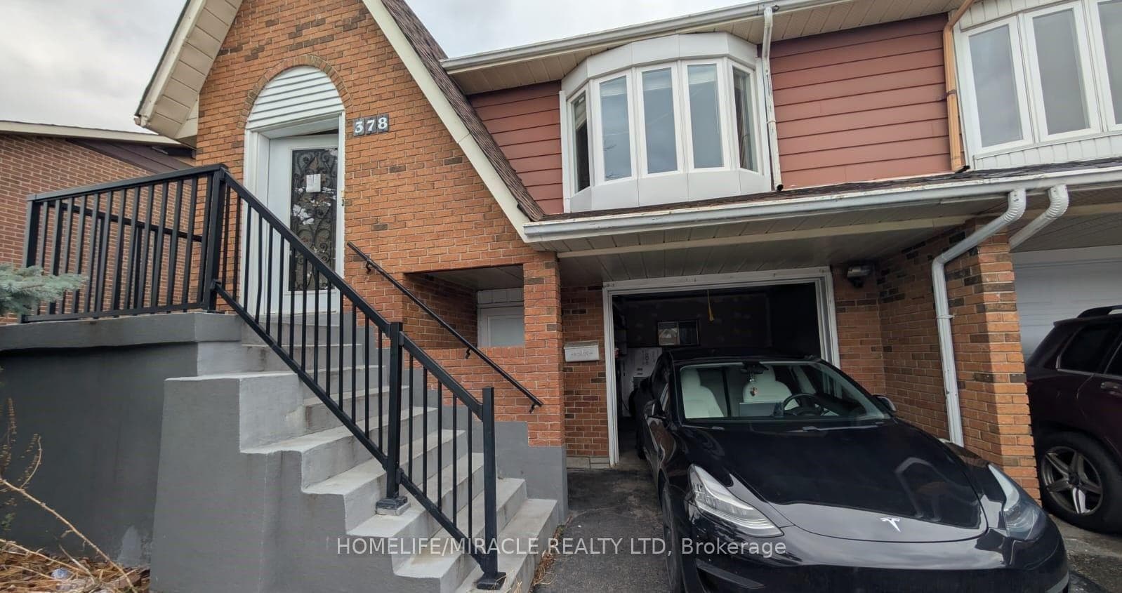378 Hansen Road photo 1