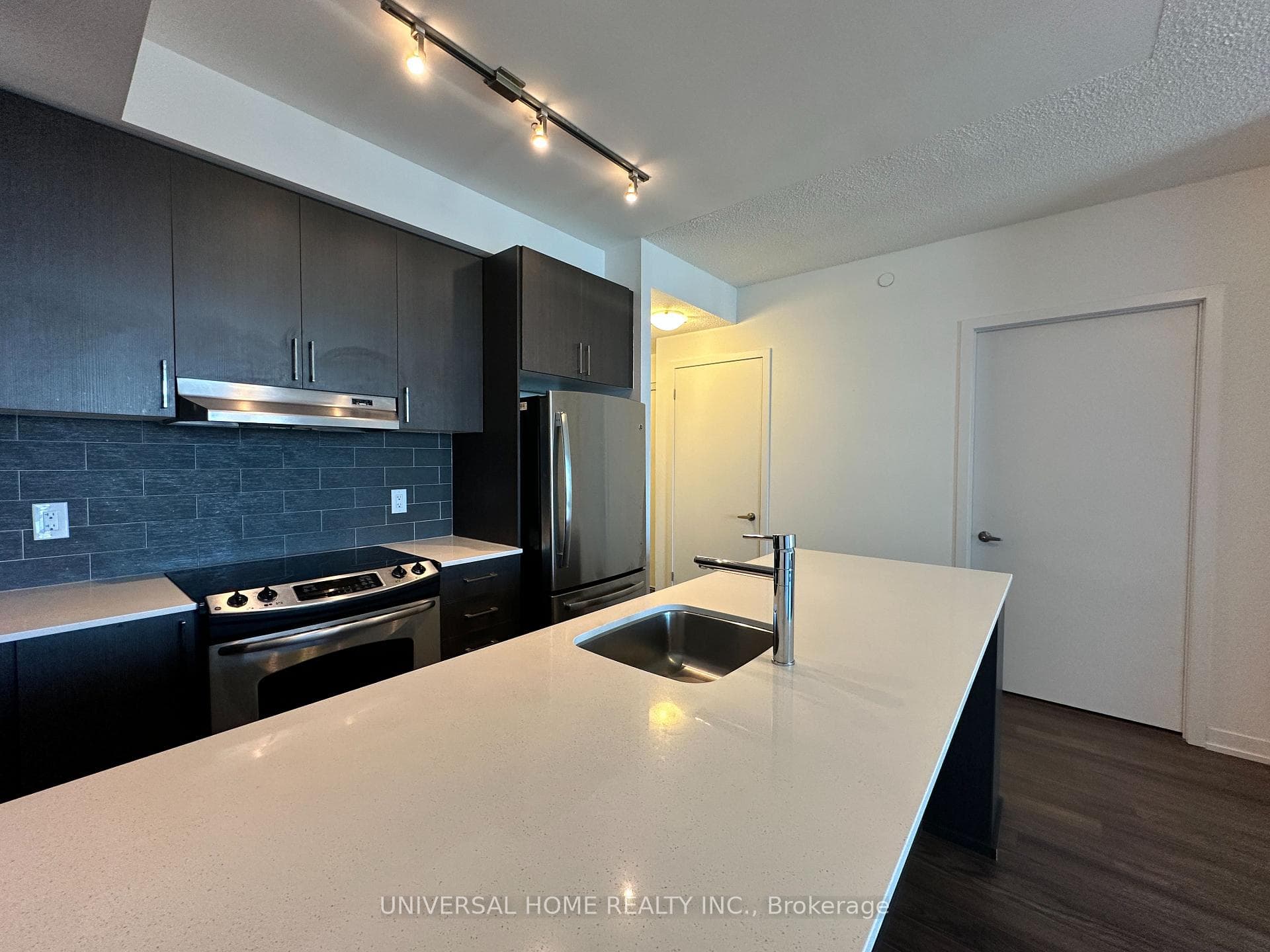 2560 Eglinton Avenue Unit 1707 photo 11