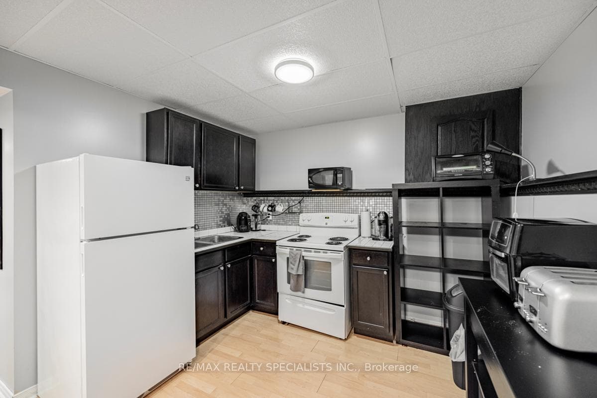 17 Banting Road photo 26