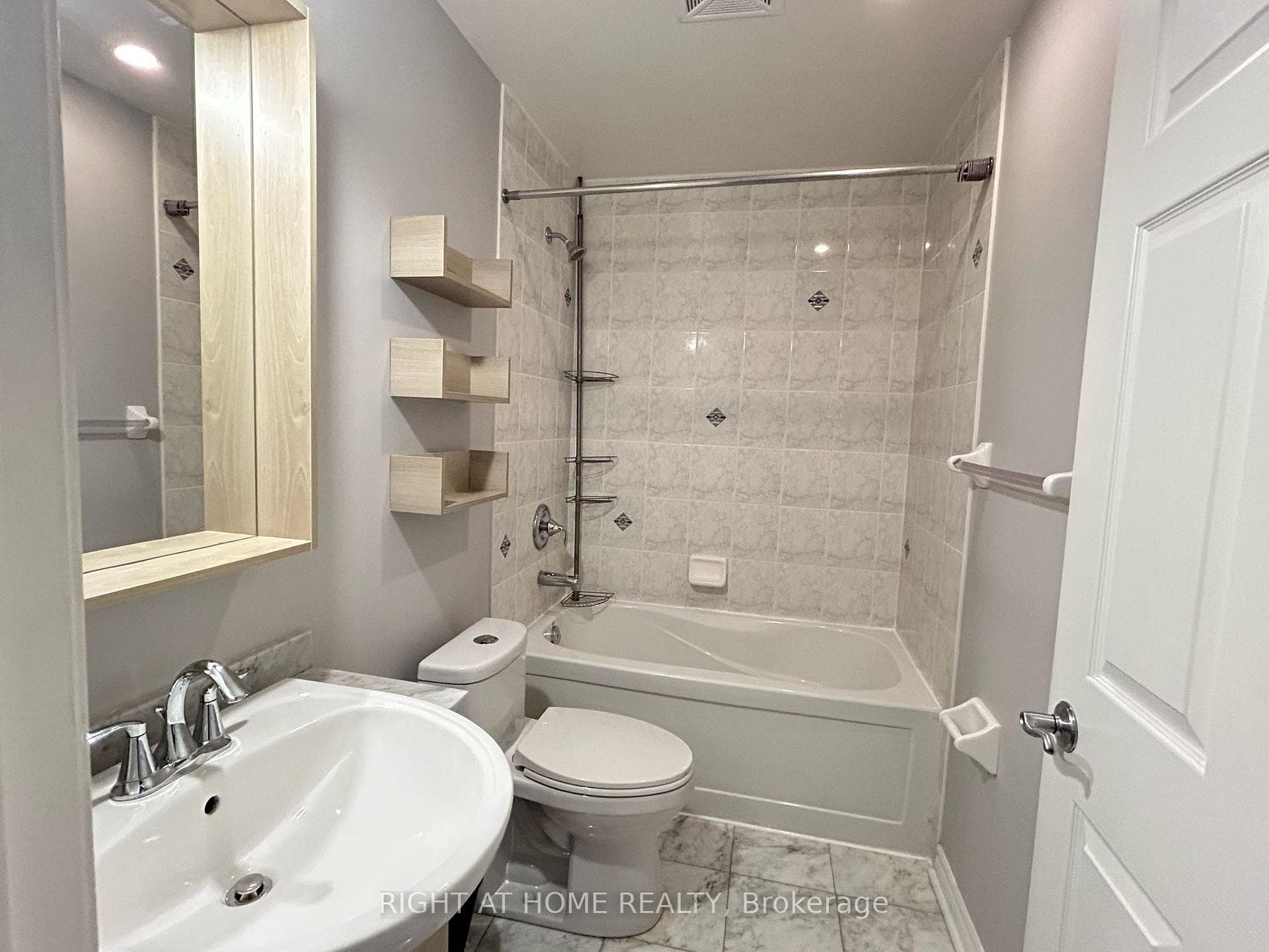 18 Holmes Avenue Unit 1901 photo 7