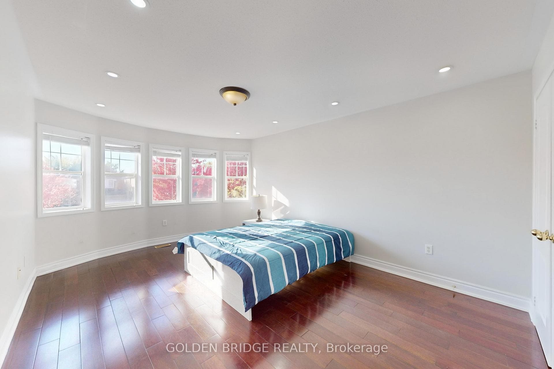 158 Worthington Avenue photo 26