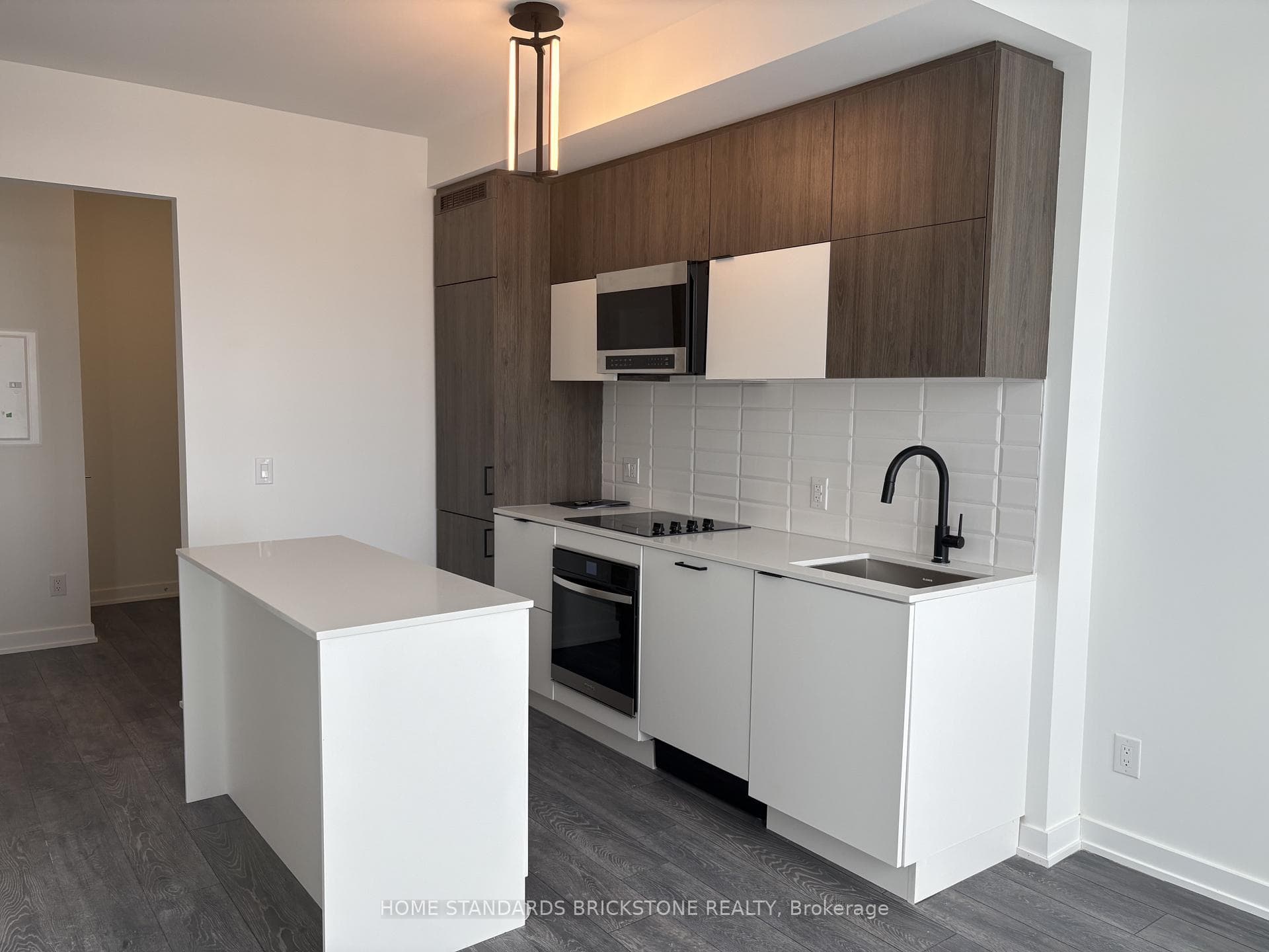 8888 Yonge Street Unit 719 photo 4