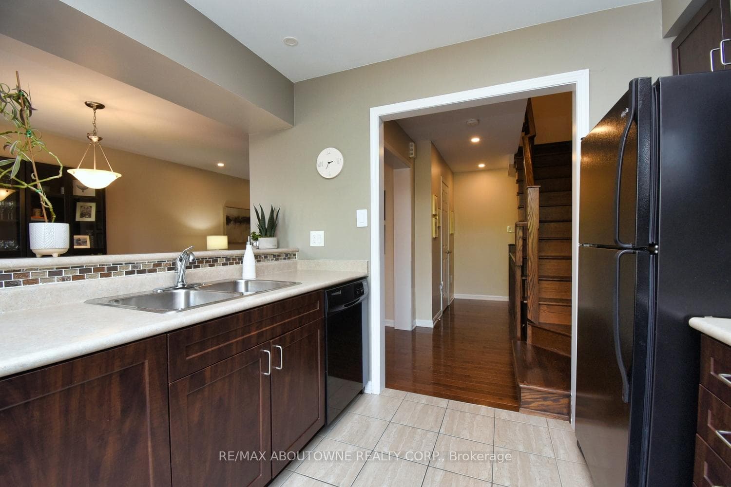 566 Pharo Point photo 16