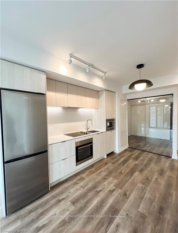 1 Jarvis Street Unit 905 photo 4