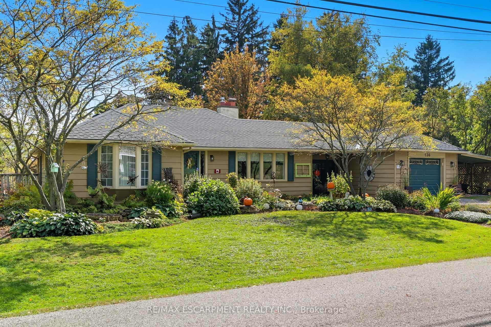 136 HILLCREST Avenue photo 3