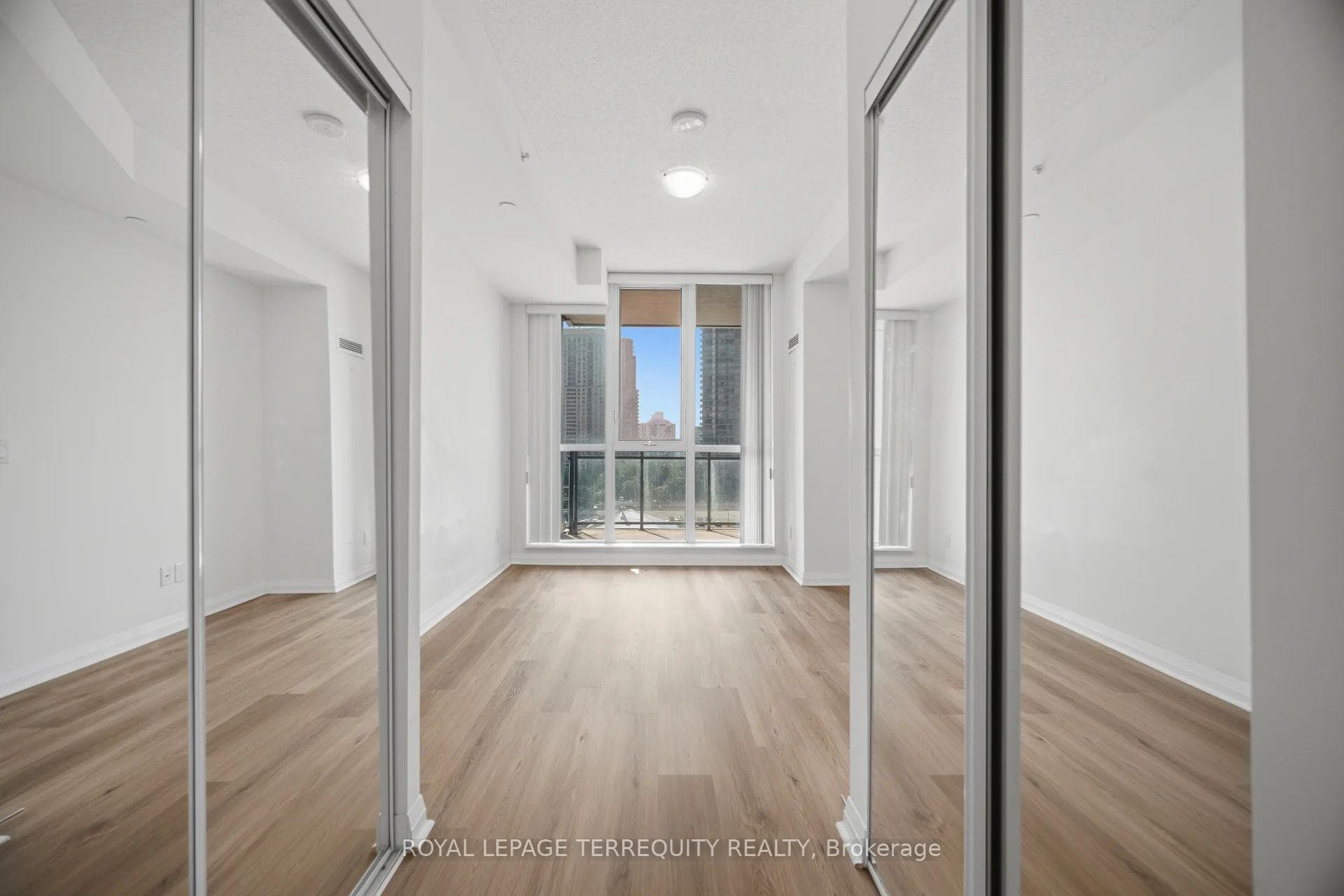 75 Eglinton Avenue Unit 703 photo 22