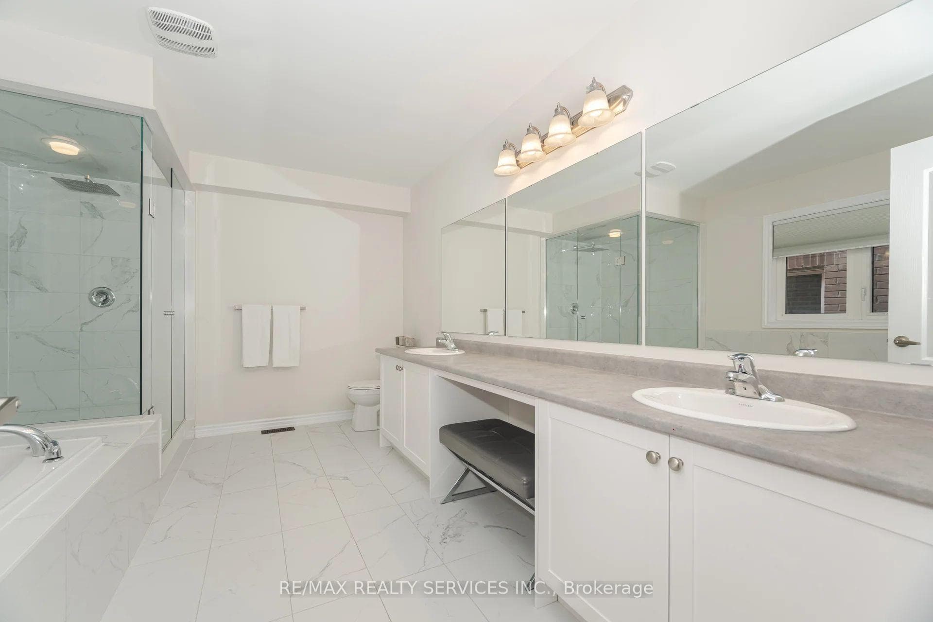 112 Newhouse Boulevard photo 24