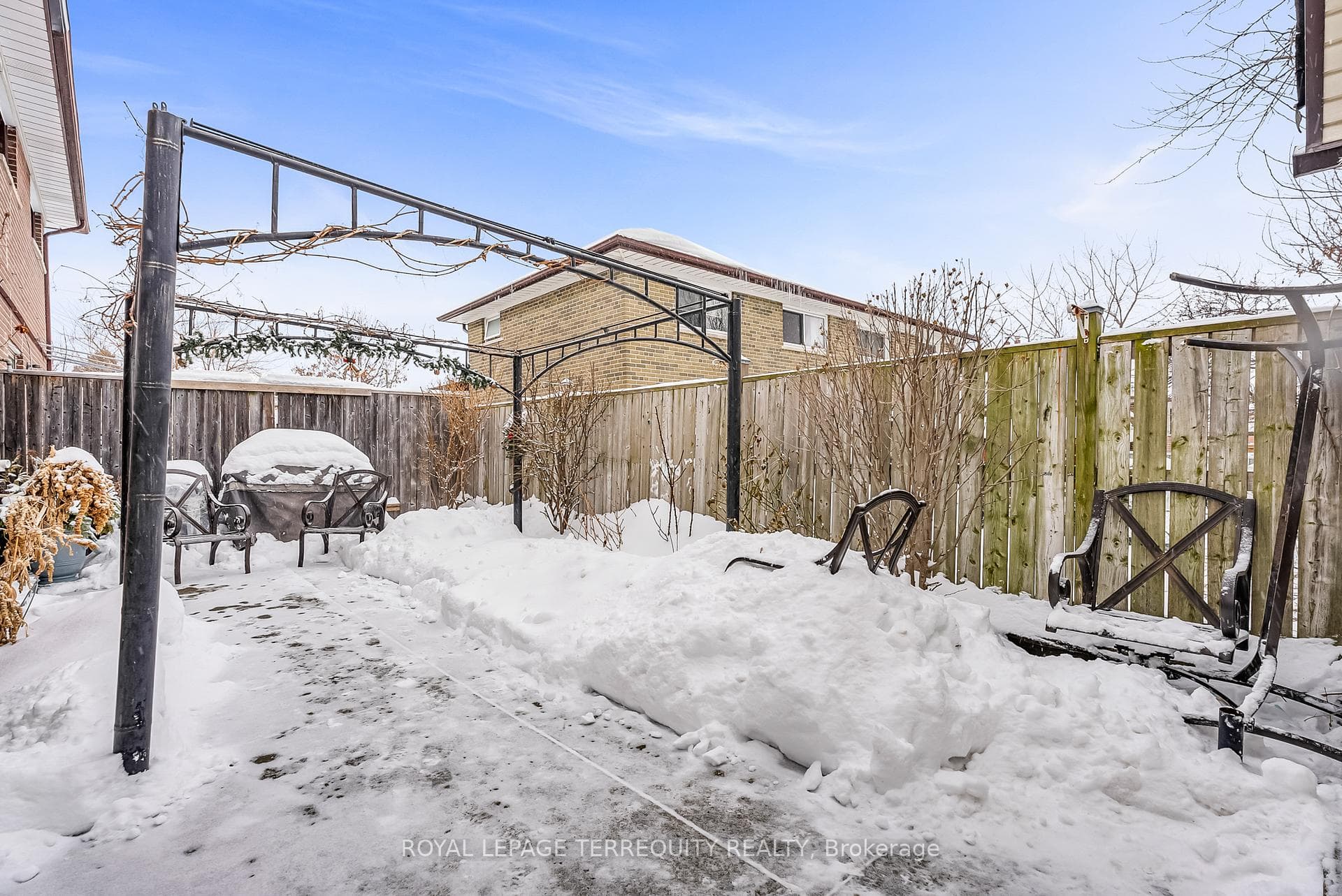 Rear Patio with Gazeebo and Gas BBQ Hook Up