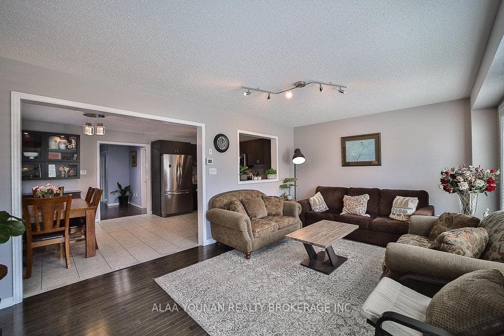 100 Delport Close photo 10