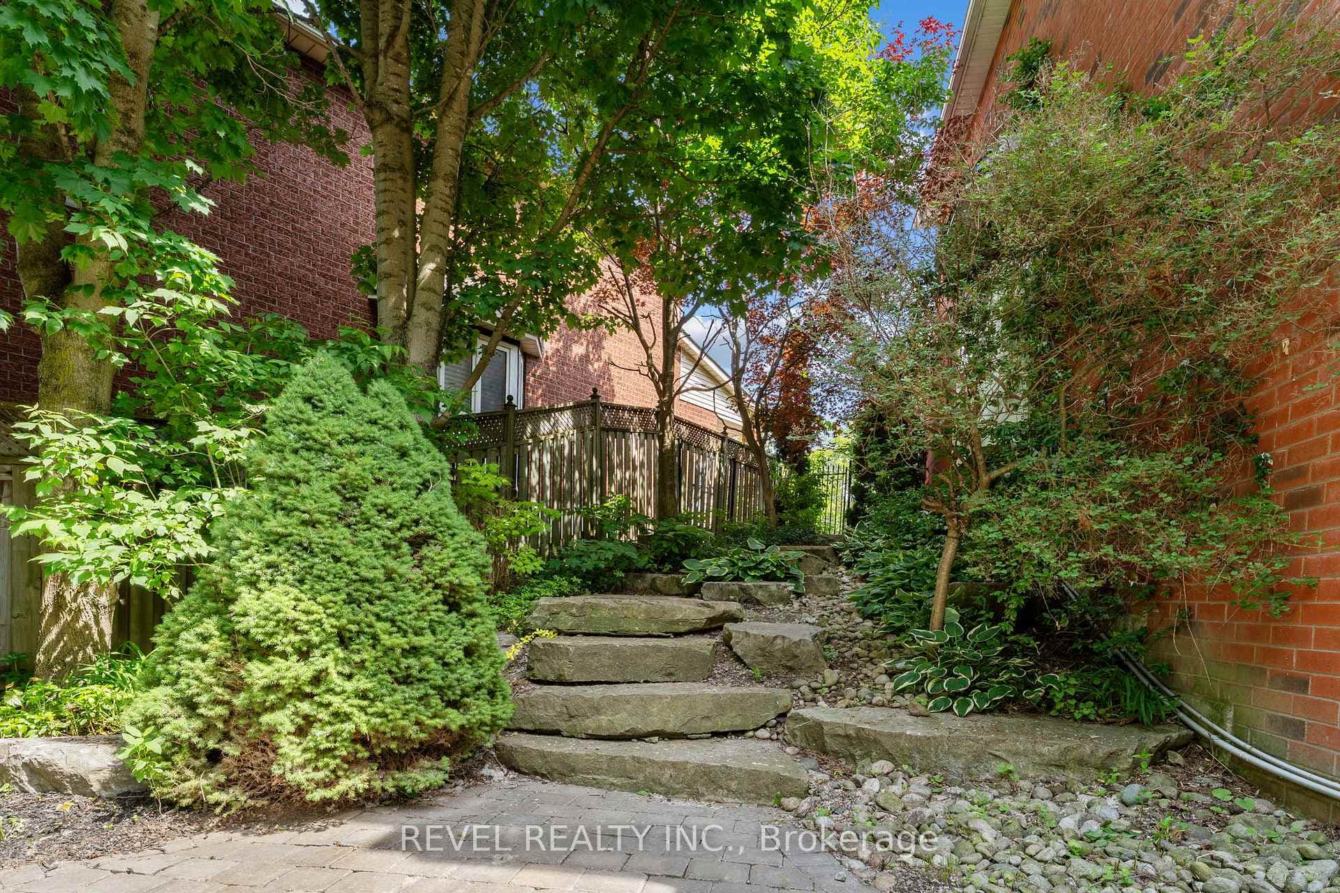 7 Callander Court photo 48