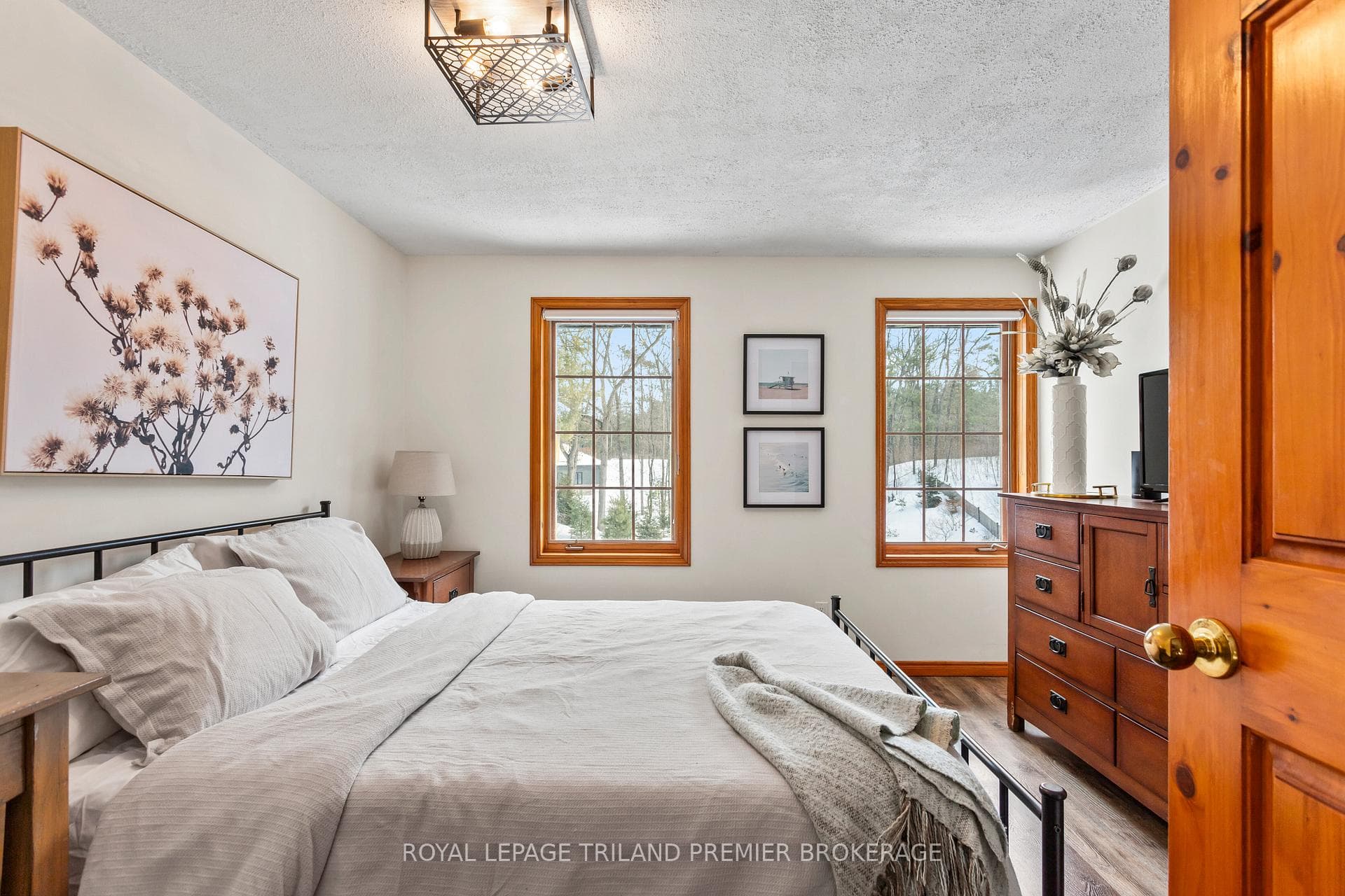 9936 ONTARIO Street photo 35