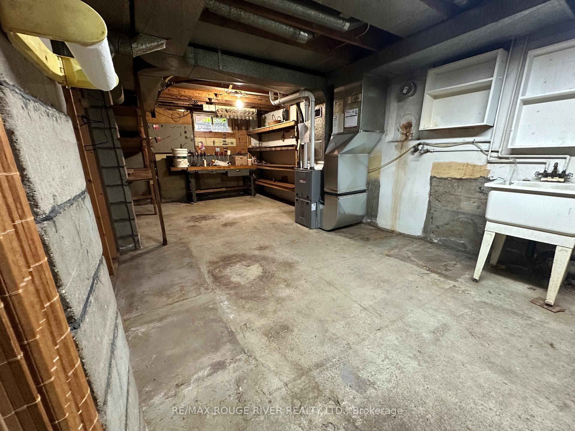 536 Colborne Street photo 29