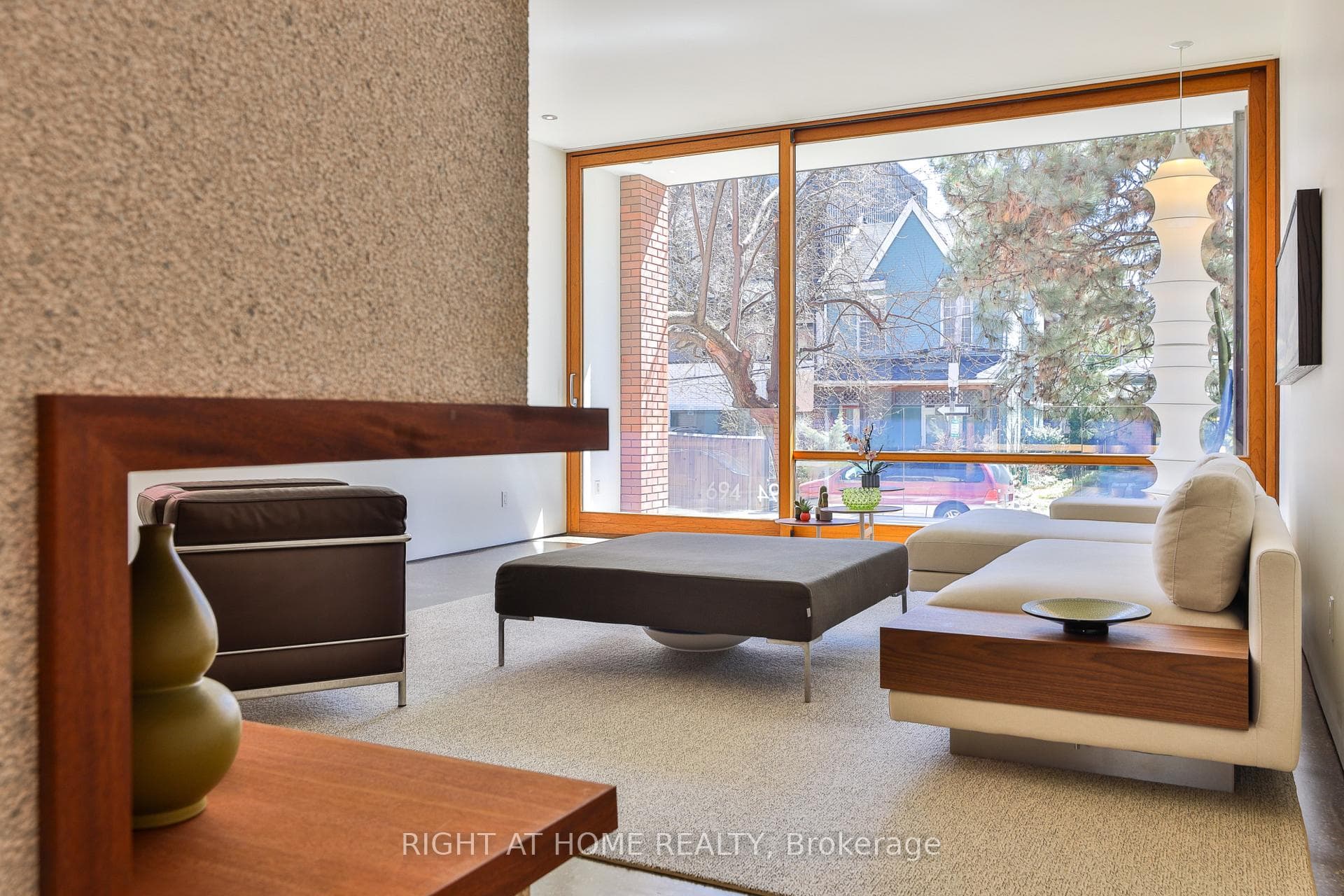 694 Richmond Street photo 3
