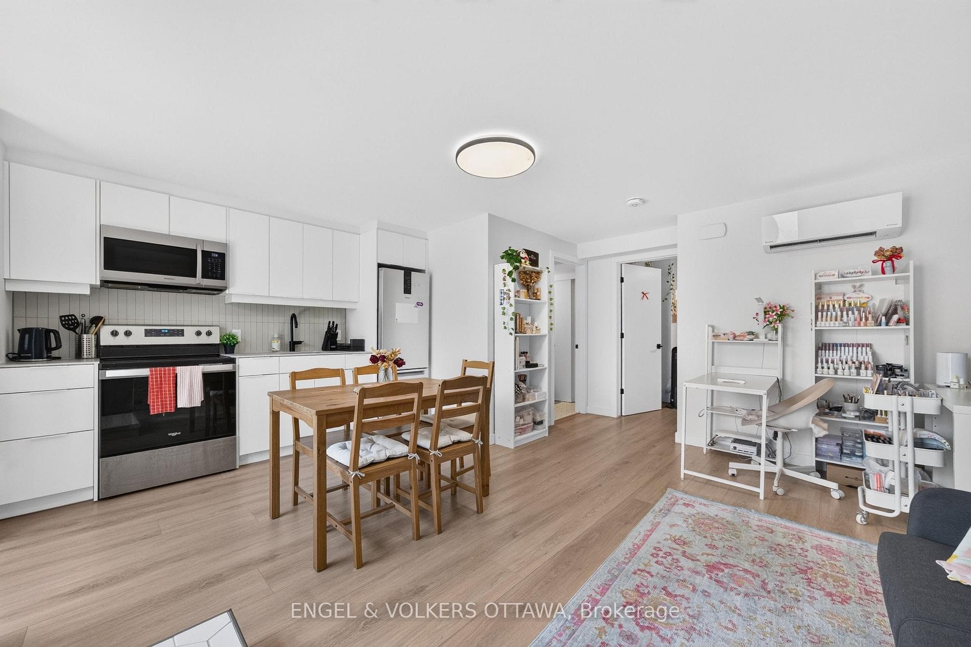 117 Carruthers Avenue Unit D photo 3