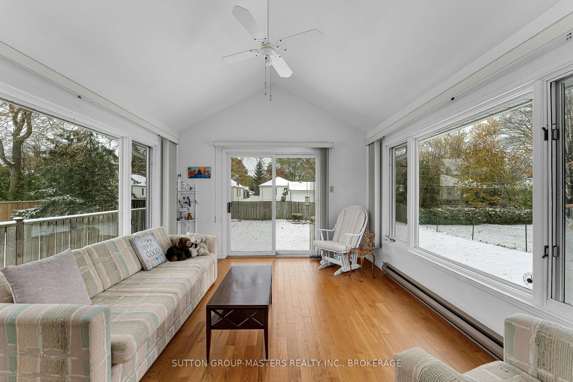 913 Victoria Street photo 20