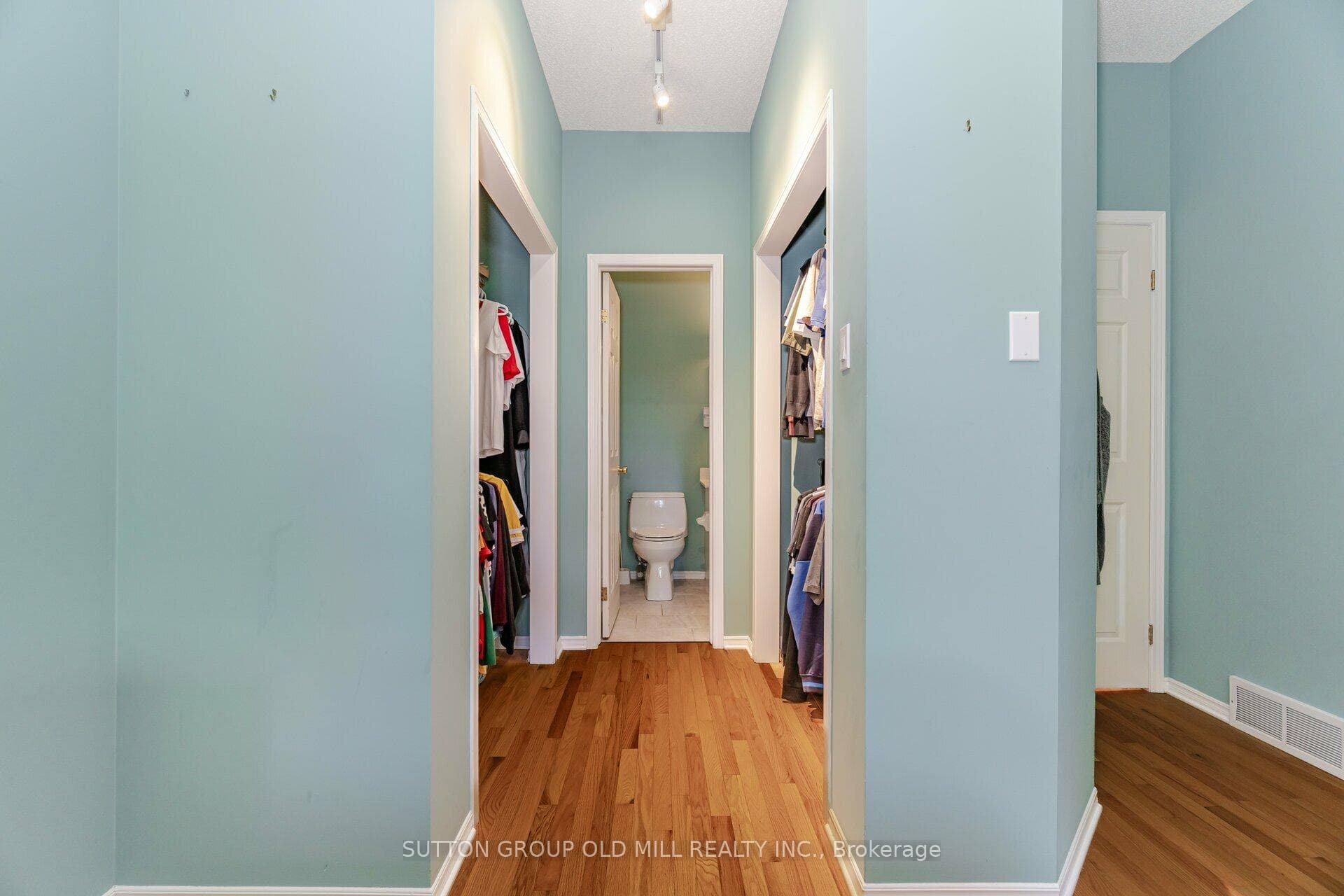 Primary Bedroom Walkthrough to Private 4Pc Ensuite