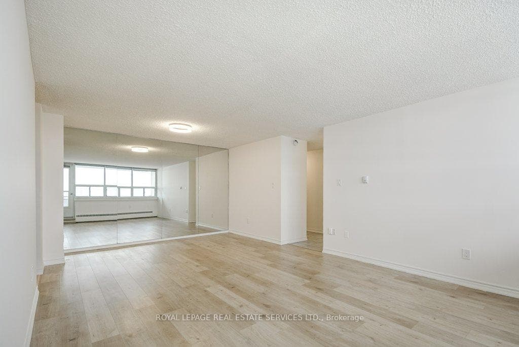 212 Kerr Street Unit 907 photo 11
