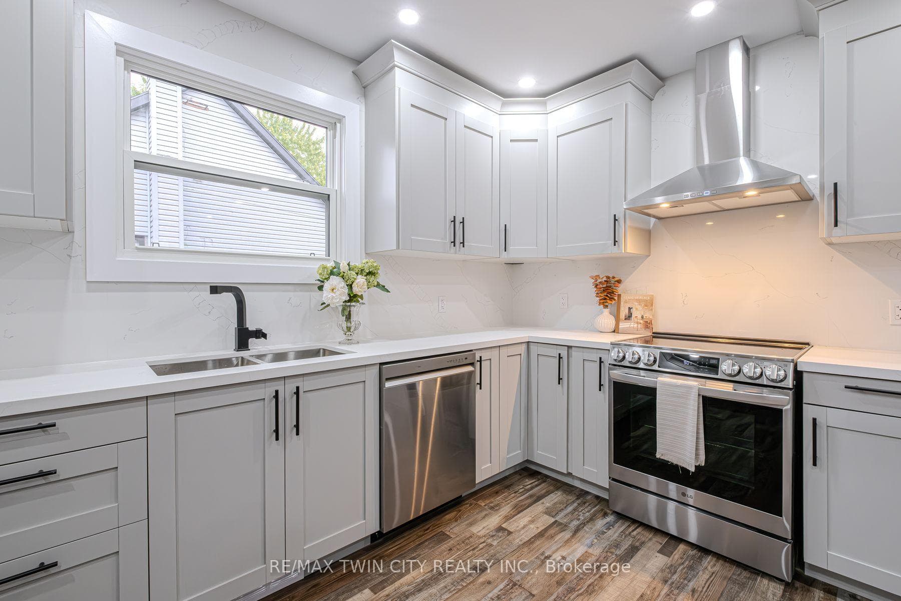 83 Wood Street photo 13