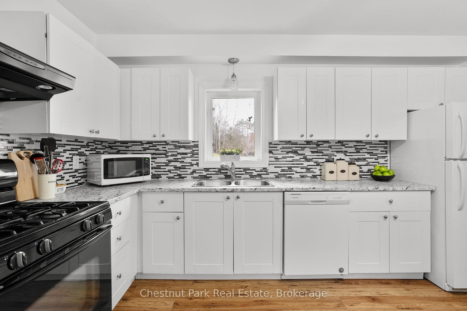 96 James Street photo 11