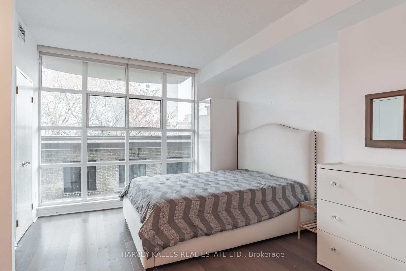 901 Queen Street Unit 204 photo 14