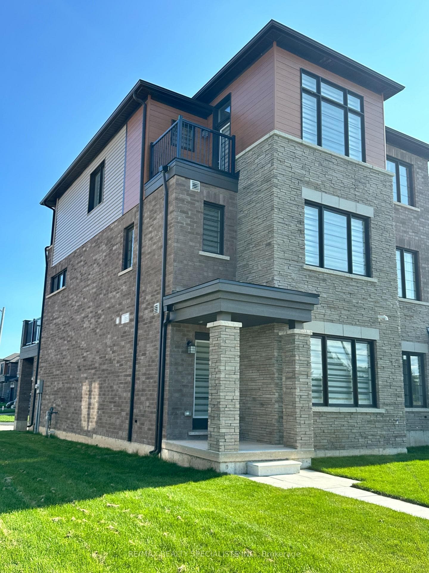 101 MELODY Lane photo 3