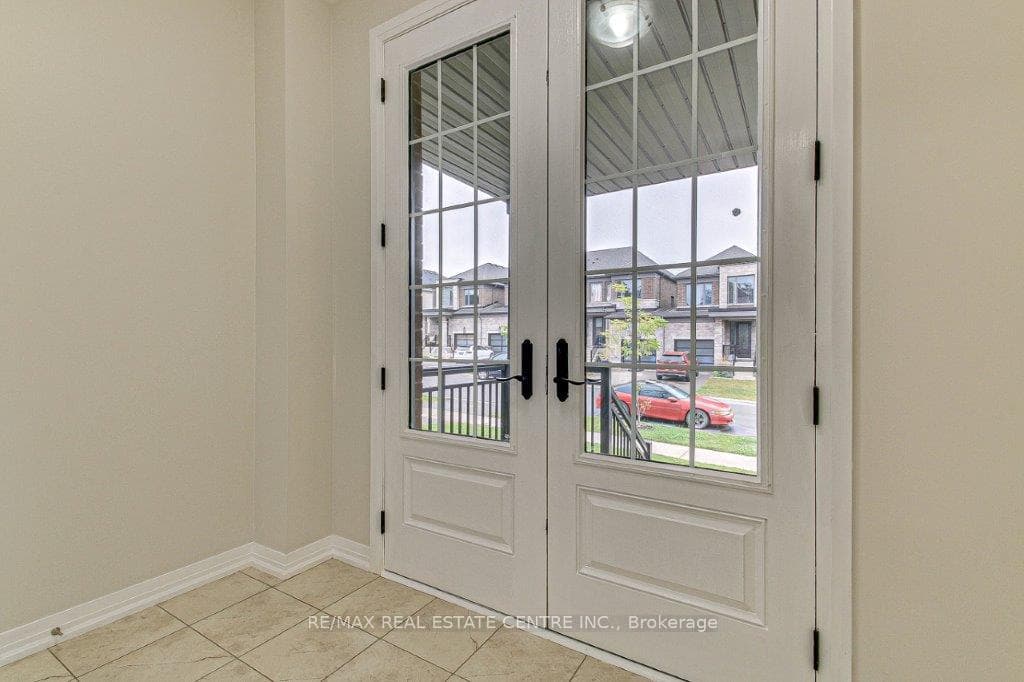 109 Huntingford Trail photo 3