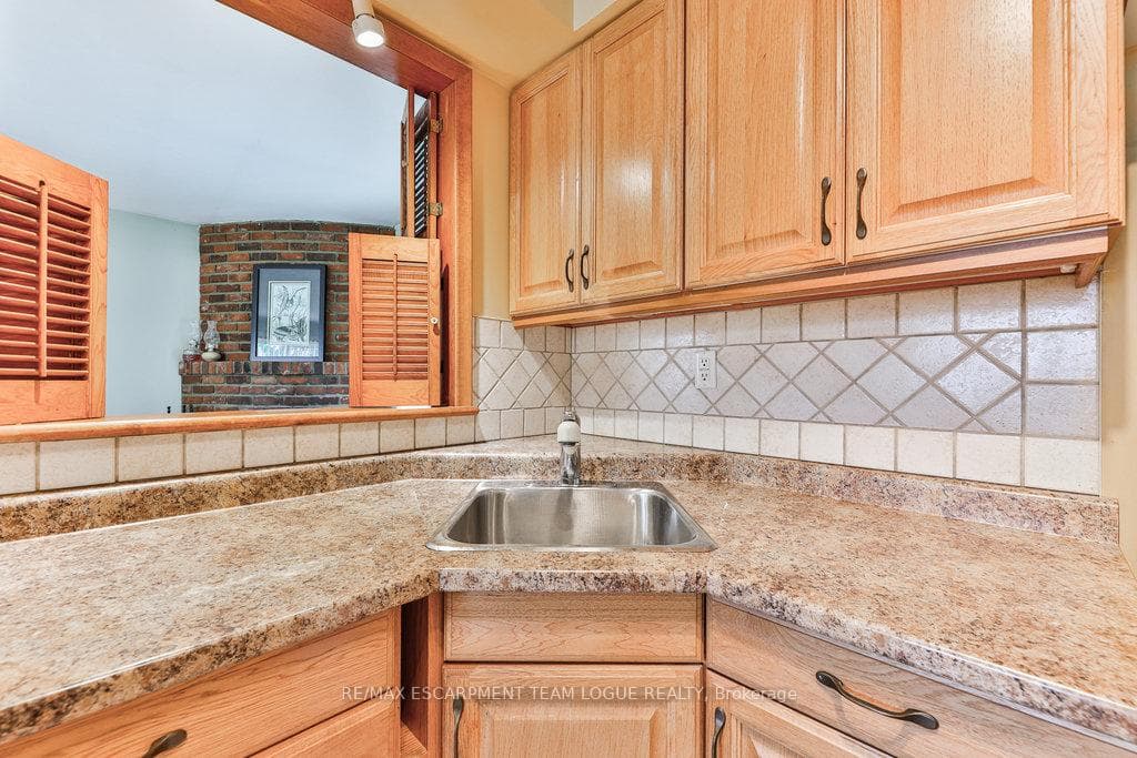 715 PERRY Drive photo 10