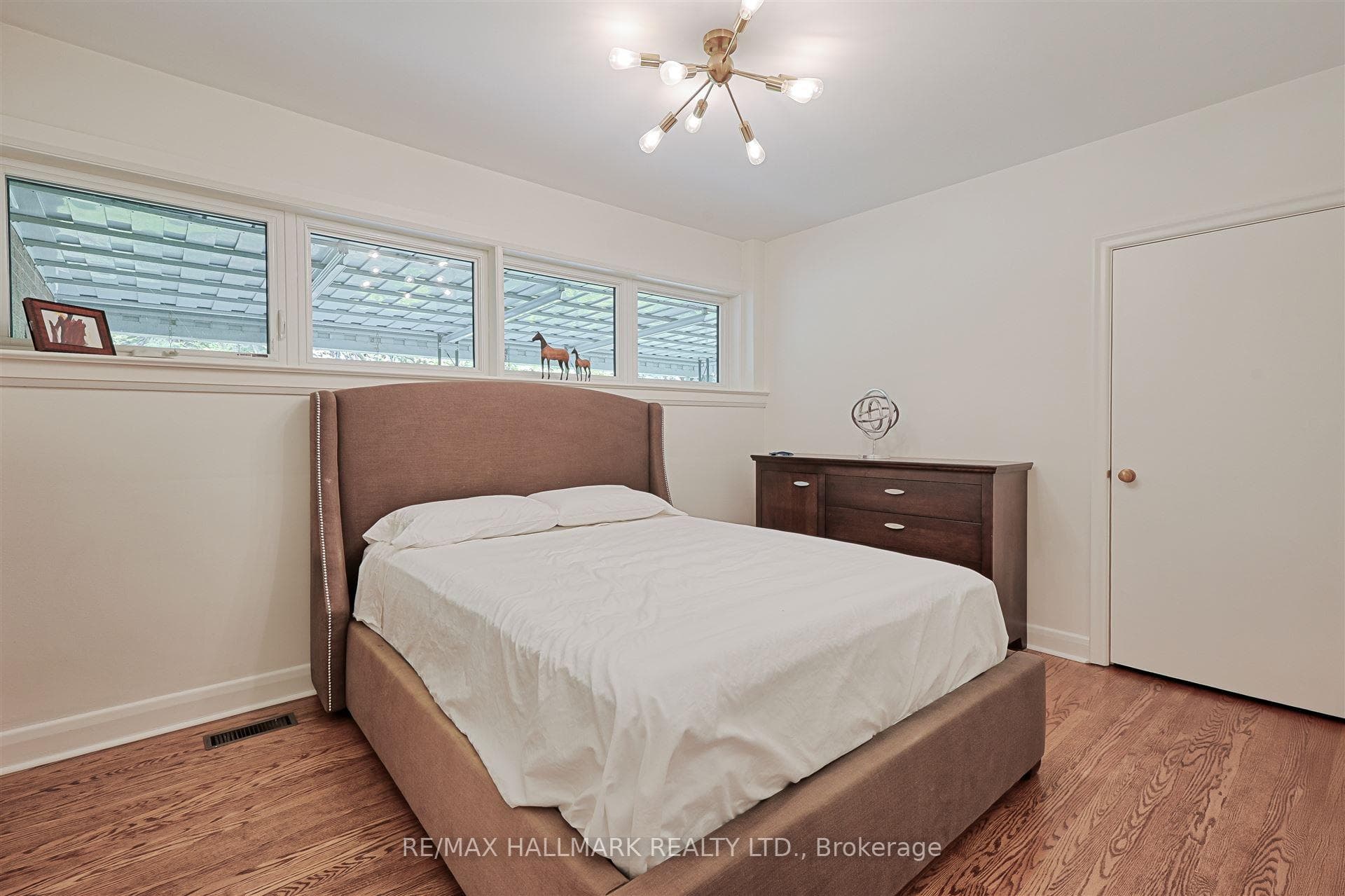1616 Islington Avenue photo 25