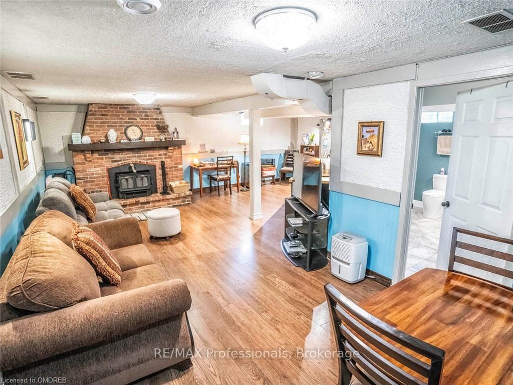 287 BASTEDO Court photo 22