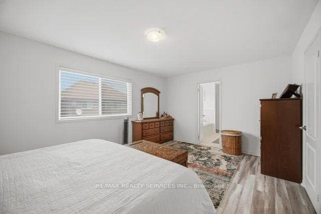 19 Thornbush Boulevard photo 24