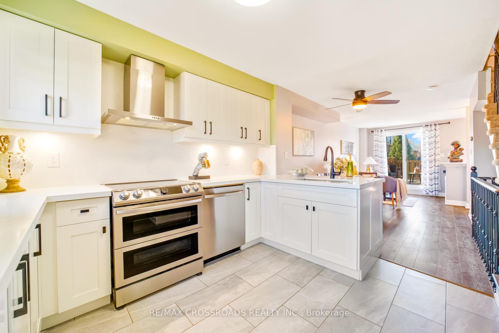 2 Hedge End Road Unit 18 photo 6