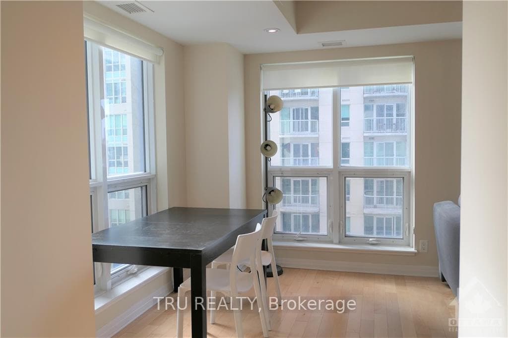 242 RIDEAU Street Unit 508 photo 21