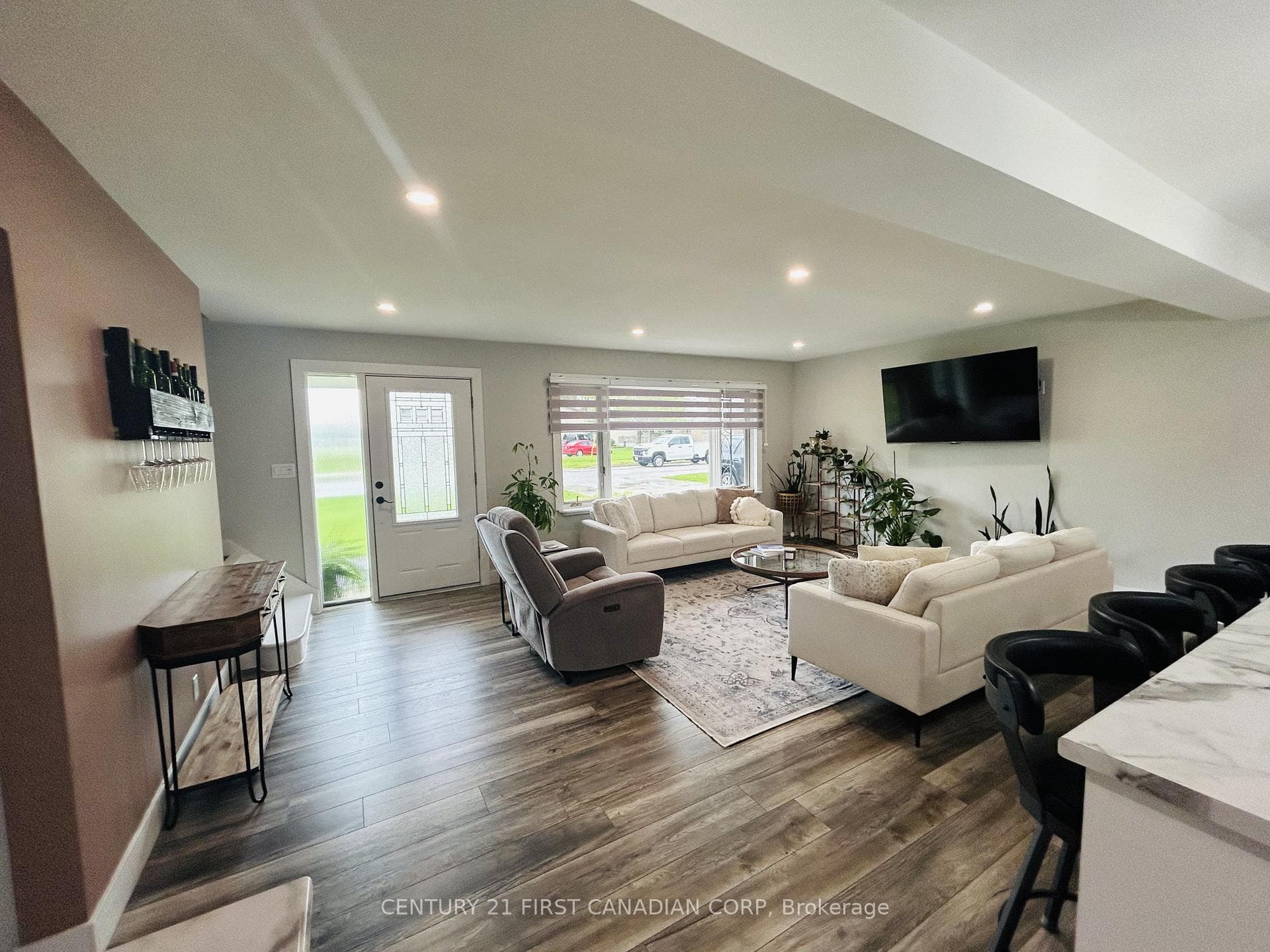 121 WELLINGTON Street photo 14