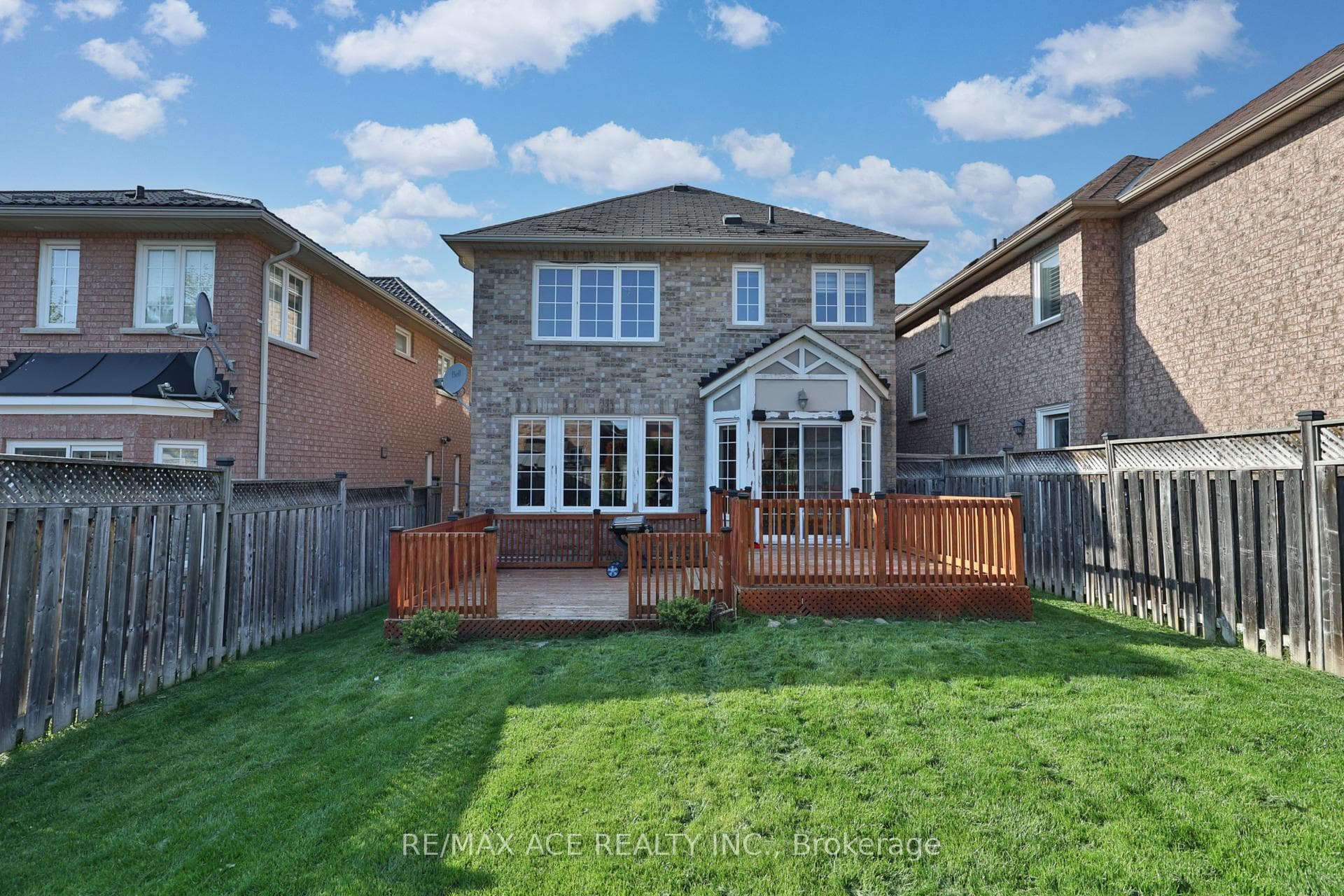 72 Taverner Crescent photo 5
