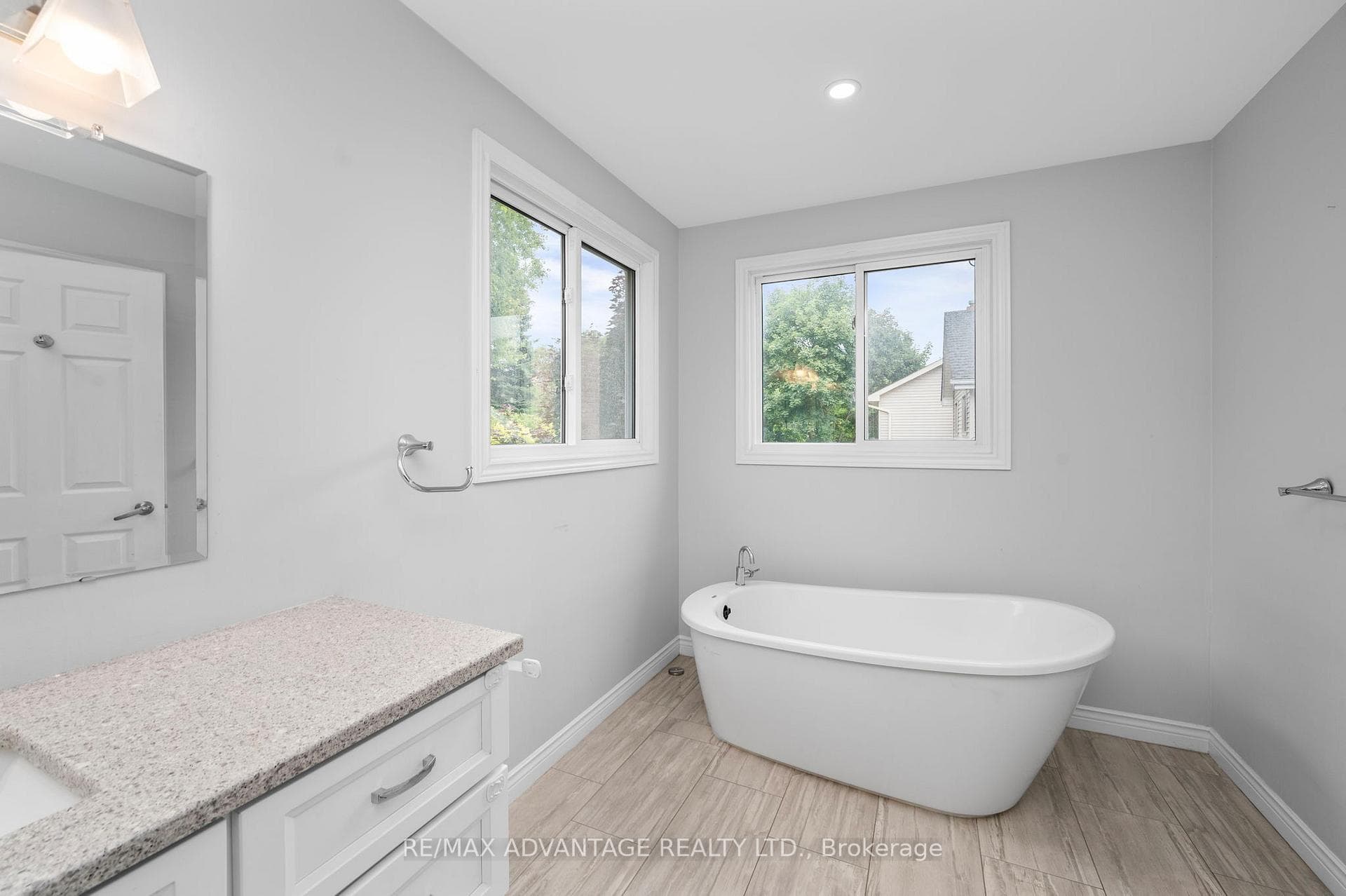 76 Laurel Crescent photo 29