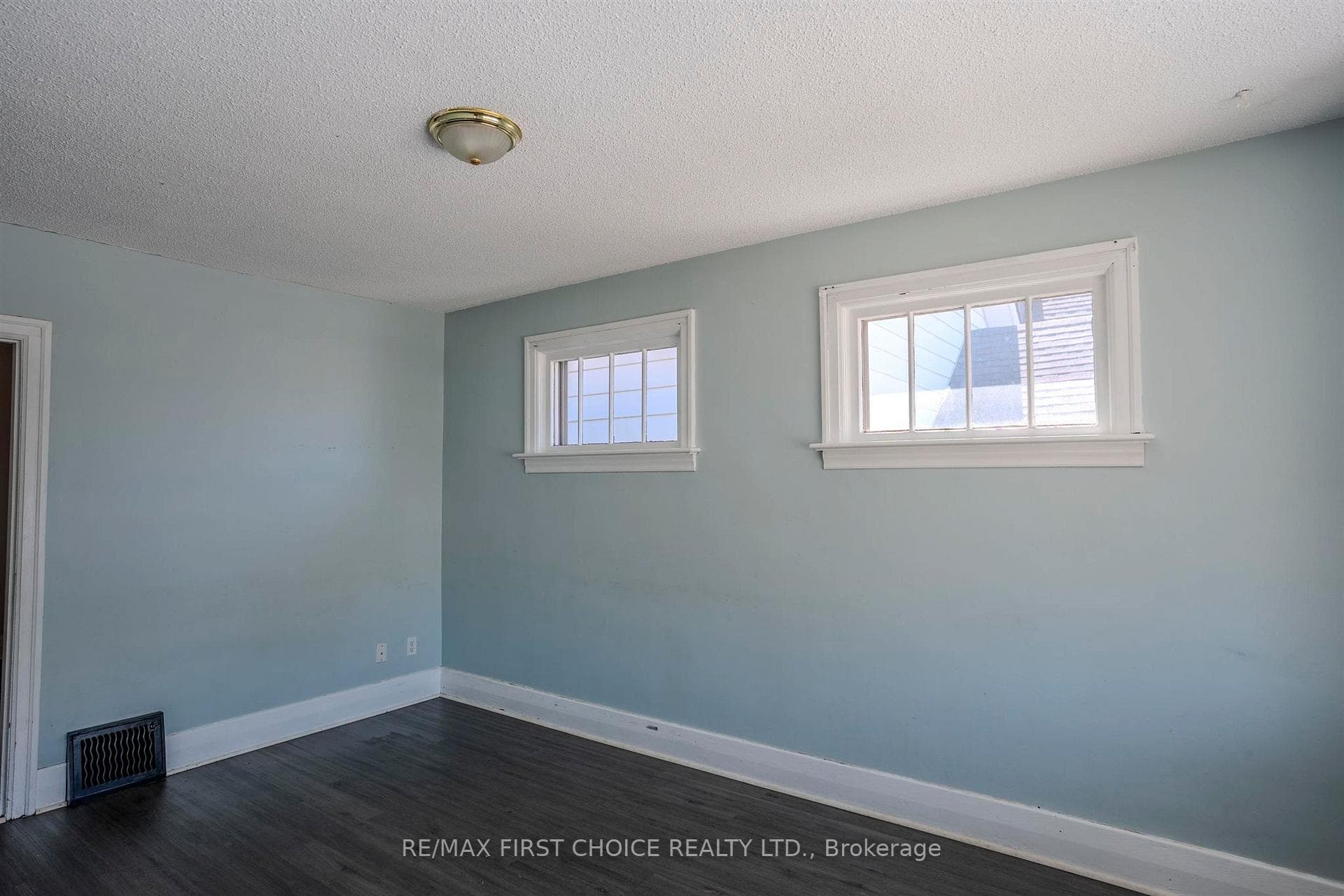 604 Wiley Street photo 8