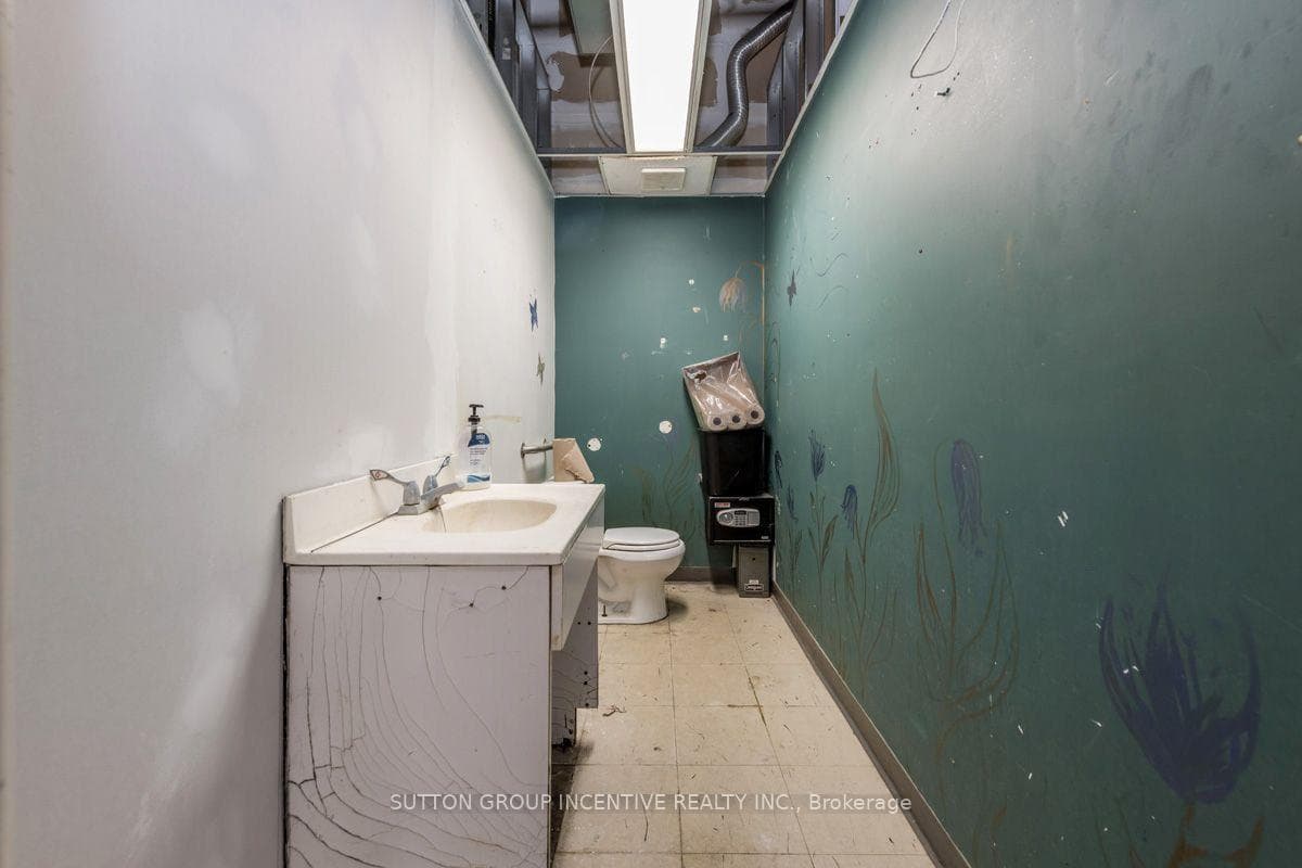 Photos from prior to last tenants