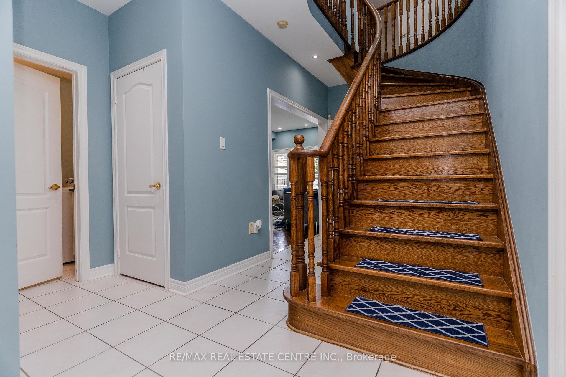 46 Strawberry Hill Court photo 22